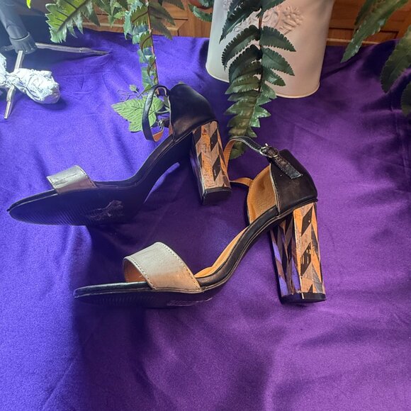 NWOT 📌Patrizia by Spring Step Ankle Strap Heels Buckle Sandal Funky Graphic - Picture 3 of 12